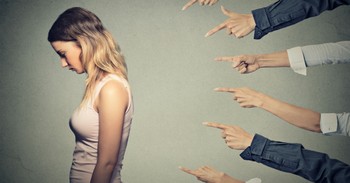 Is it Wrong to Judge Others? What Does the Bible Actually Say?