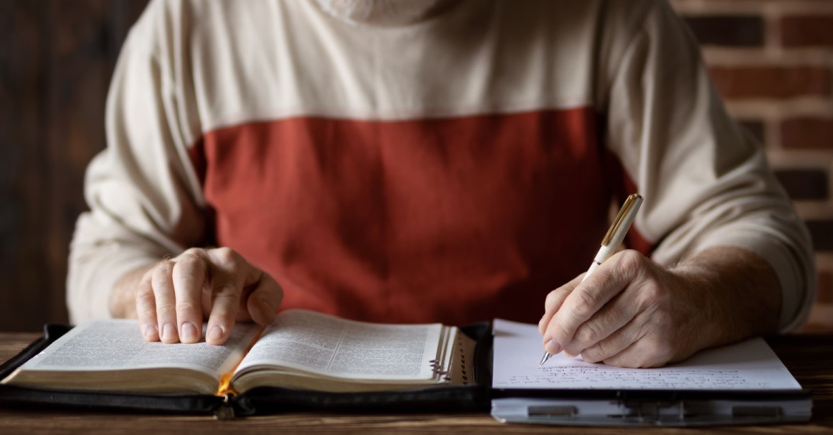 a pastor writing a sermon, MacAruther calls pastors who plagiarize frauds